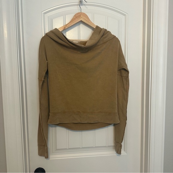 Free People Off Shoulder Sweater Top Long Sleeve Brown Tan Slouchy Size Small - Picture 4 of 7